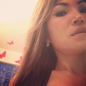 Meet your Posher, Ena